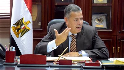 محافظ بني سويف يتابع انتظام الخدمات في محطات الوقود ومواقف السيارات