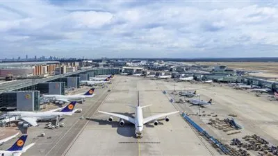 تأجيل الرحلات في مطار 