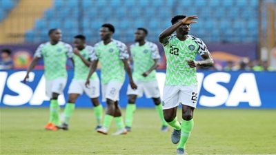 نيجيريا تتحدى التاريخ الأسود وحصون الكاميرون في أمم إفريقيا