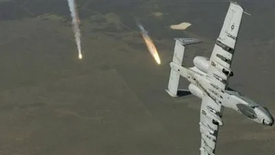 مقاتلة أمريكية اصطدمت بطائر.. 