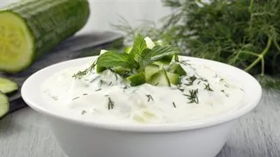 سلطة الزبادي بطريقة مختلفة.. جربي تحضيرها 