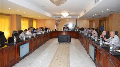 محافظ الفيوم يلتقي بأعضاء مجلس النواب لمناقشة عدد من المشكلات وحلها