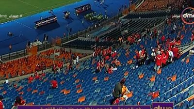 شاهد.. الجماهير المصرية تنظف إستاد القاهرة رغم الهزيمة في كأس الأمم الأفريقية