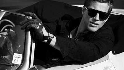 ما مدى خطورة قيادة السيارة بدون نظارة شمسية؟