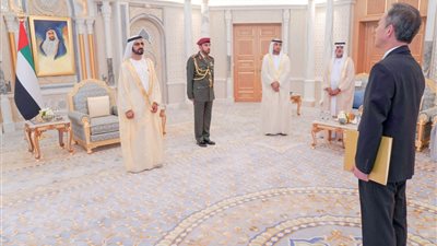 محمد بن راشد يتسلم أوراق اعتماد عدد من سفراء الدول