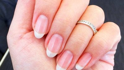 وصفات للتخلص من اصفرار الأظافر بكل سهولة 