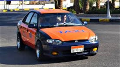 أهالي الغردقة تستغيث بمرور البحر الأحمر من استغلال سائقي التاكسي.. مش معترفين بالعداد وبلطجة يوميًا (صور) 