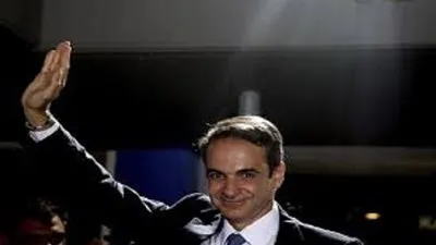 بعد فوزه الساحق.. رئيس حزب المحافظين باليونان يؤدي اليمين الدستورية كرئيس للوزراء