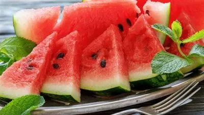طريقة مذهلة لتقطيع البطيخ.. جربيها (فيديو)