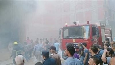 السيطرة على حريق هائل داخل مخزن ملابس بالغربية (صور)