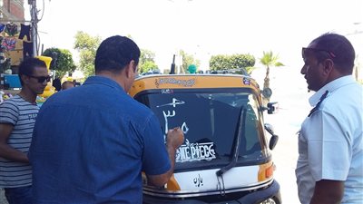 حملات لكتابة تعريفة المواصلات الجديدة على التكاتك في الإسماعيلية