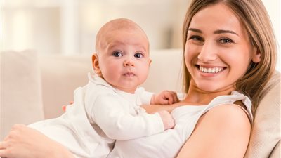 تعرفي على فوائد الرضاعة الطبيعية للأم والطفل