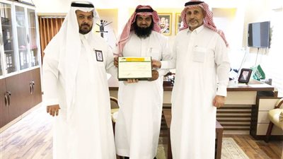 محافظ الداير يسلم أول رخصة للسياحة الريفية 