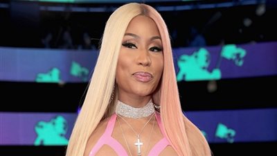 نيكي ميناج تلغي حفلها في السعودية تضامنًأ مع حقوق المرأة والمثليين