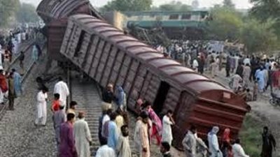 مقتل 10 اشخاص في حادث قطار بباكستان