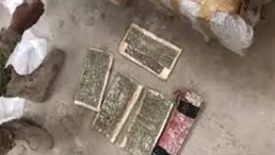 شرطة عدن تضبط أسلحة تحمل شعار قطر بحوزة أخواني يمني