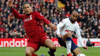 لوكاس مورا يسخر من فان دايك