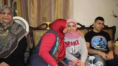 الأولى على الجمهورية بالثانوية العامة بالقليوبية: مثلي الأعلي نجيب محفوظ وسألتحق بآداب بنها (صور)