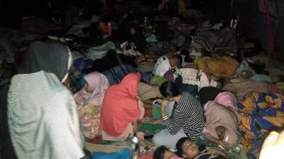 قتيل ومئات المساكن المدمرة جراء زلزال إندونيسيا القوي