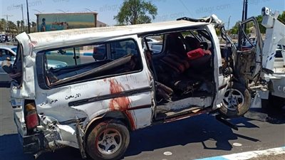 مصرع شخصين وإصابة ١٤ فى تصادم مروع بطريق السويس (صور) 