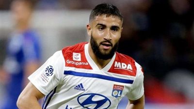 صراع إسباني على ضم نبيل بن فقير