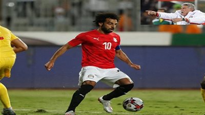 حسن شحاتة يطعن محمد صلاح (فيديو)