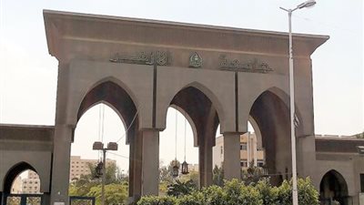رئيس جامعة الأزهر يقرر استمرار طالبات خامسة طب حتى نهاية الامتحانات