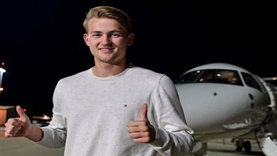 عاجل.. يوفنتوس يعلن ضم دي ليخت حتى 2024