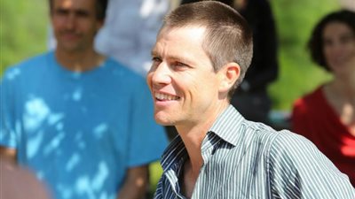 فتح باب التحقيق في وفاة عامل بريطاني أثناء بناء الملاعب القطرية