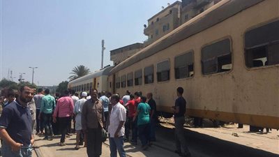 نجاة أمين شرطة من الموت.. أنزلقت قدماه فسقط من قطار الصعيد ببني سويف