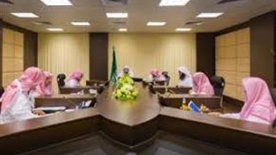 سعودي يبتكر طاولة بحثية (بالفيديو)