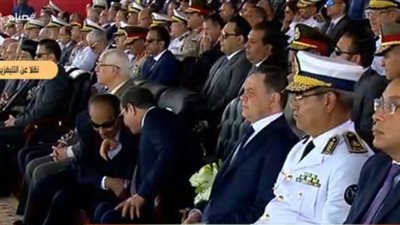 حوار جانبي بين 