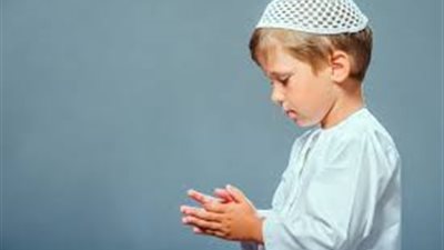 أمين الفتوى يكشف عن طريقة لدفع الأطفال الصلاة