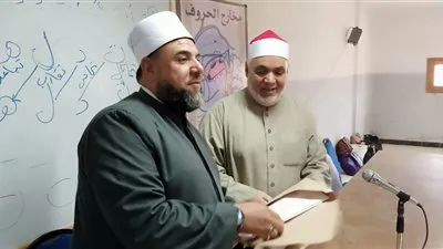 يتابع اختبارات السنة الأولى التمهيدية لمركز إعداد محفظي القرآن بالسويس