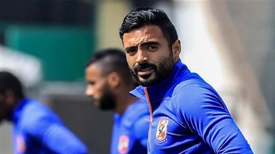 محمد محمود ووحيد يؤديان تدريبات تأهيلية في مران الأهلي