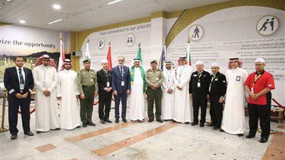 حجاج ماليزيون يصلون المدينة المنورة ويشيدون بـ مبادرة 