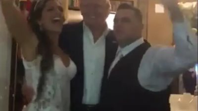 ترامب يفاجئ عروسين بحضور حفل زفافهما (فيديو)