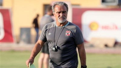 نجم الأهلي يشكو لاسارتي.. وعبد الحفيظ يرد!