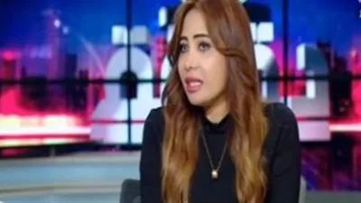 تصرف مفاجئ لمحامية فتاة العياط على الهواء (فيديو)