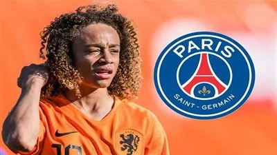 تشافي سيمونز ينضم لكتيبة سان جيرمان رسميا لمدة 3 سنوات