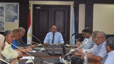 محافظ البحر الأحمر يناقش سبل القضاء على مشكلة الصرف الصحي بالغردقة (صور) 