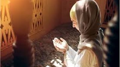 الإفتاء توضح حكم طهارة المستحاضة وقراءتها للقرآن