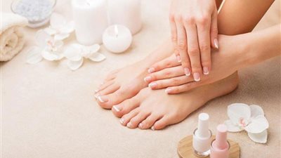 خلطات طبيعية تخلصك من تشققات القدمين