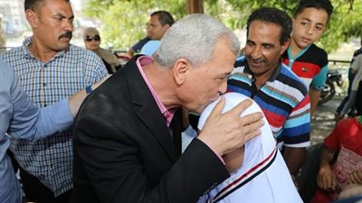 محافظ المنوفية يودع حجاج الجمعيات الأهلية قبل سفرهم إلى الأراضي المقدسة (صور)