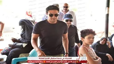 آسر ياسين يشارك في تشييع جثمان فاروق الفيشاوي