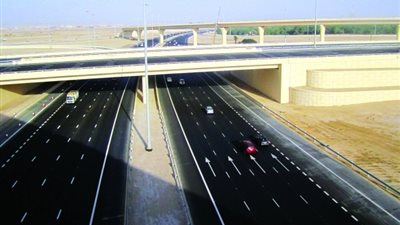 أبوظبي تجمع 400 مليون درهم رسوم طرق سيتم تطبيقها في 15 أكتوبر