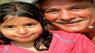 حفيدة الفيشاوي تكشف سر غيابها عن جنازته