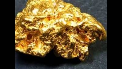 ضبط سائق بحوزته 5 جرام من خام الذهب أثناء التنقيب عن الذهب بطريقة غير شرعية بجبال مرسى علم 