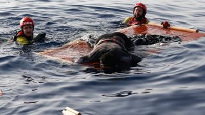 انتشال 55 جثة لمهاجرين بالقرب من سواحل ليبيا