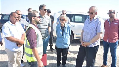 بقدرة 6 ميجا.. محافظ البحر الأحمر ومستشارا الرئيس يتفقدا محطة كهرباء مرسى علم (صور) 